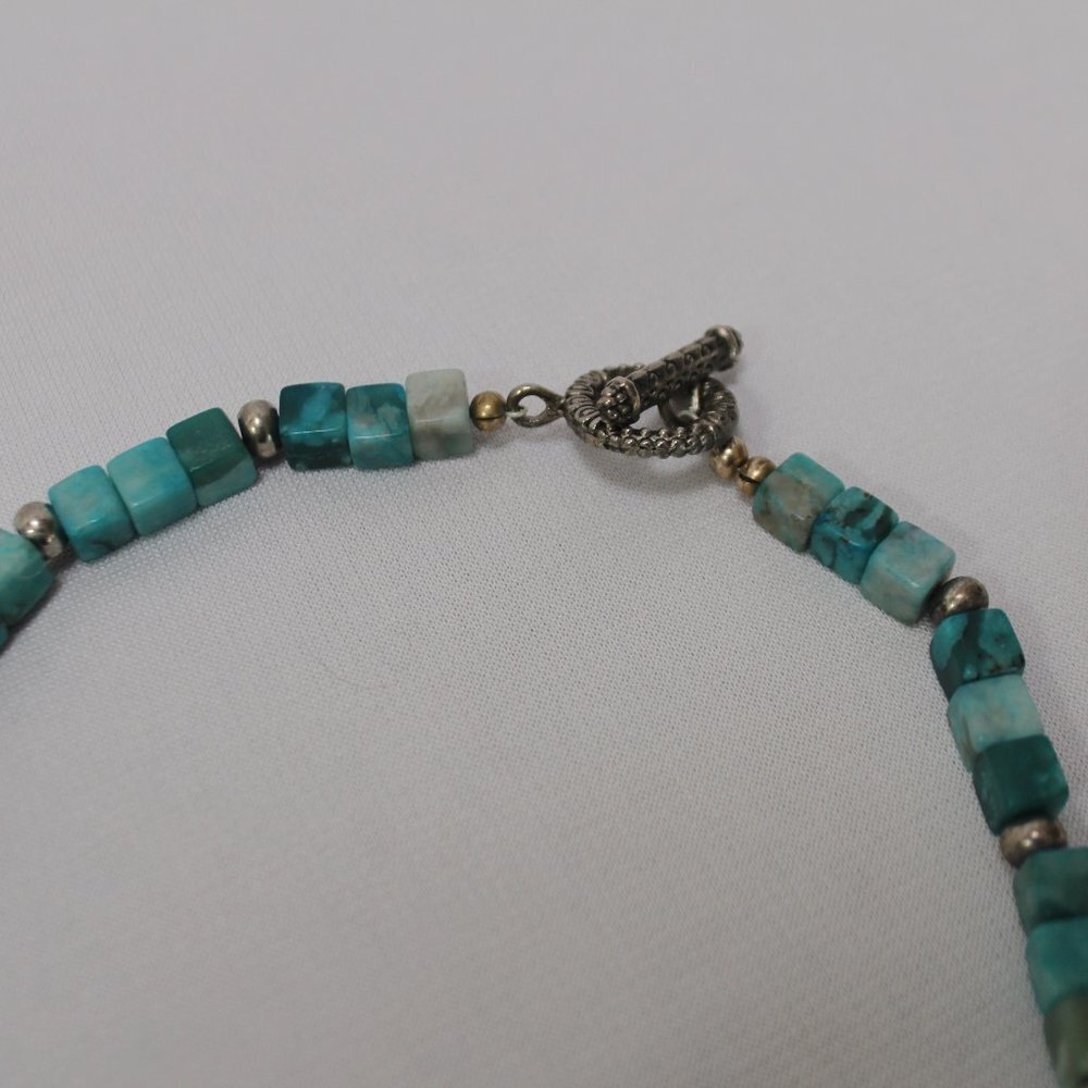 Beautiful Magnesite Gemstone Necklace 22" - Picture 7 of 12